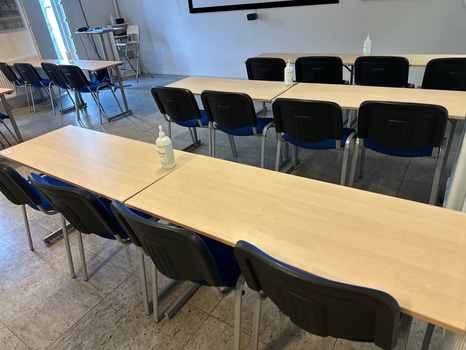 Möbler stol och bord,  utrustning för utbildning, körskola ca 30 platser .