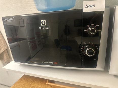 Mikrovågsugn, Electrolux, HeatWave Compact 800W, silver