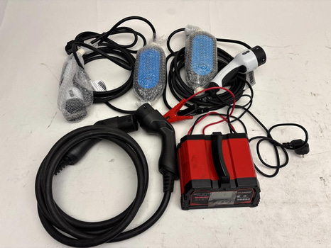 Parti med laddare för bilar samt tillbehör
