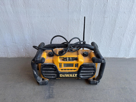 Arbetsradio DeWalt, DC012