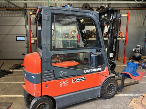 Gaffeltruck Toyota 7FBMF30, 2010