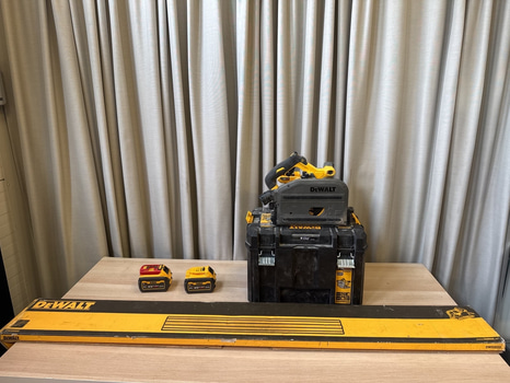 Sänksåg Dewalt DCS520 | sågskena | 2 st batteri