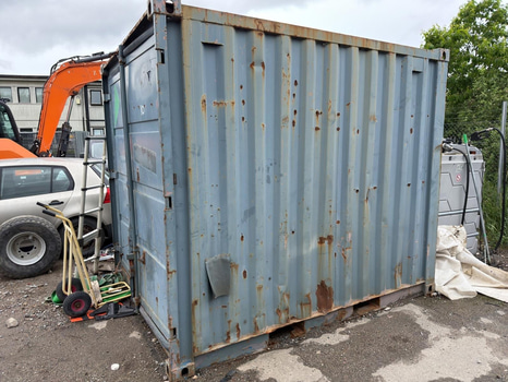 Container 10 fot ed innehåll från åkeri