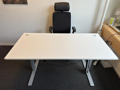 Höj- och sänkbart skrivbord AJ Produkter inkl. kontorsstol