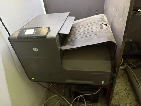 HP skrivare samt 27" skärm från BENQ