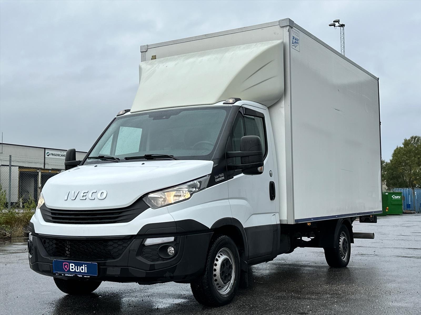 Lättlastbil Iveco Daily 35S16A8 skåp med bakgavelslyft | Låg skatt!