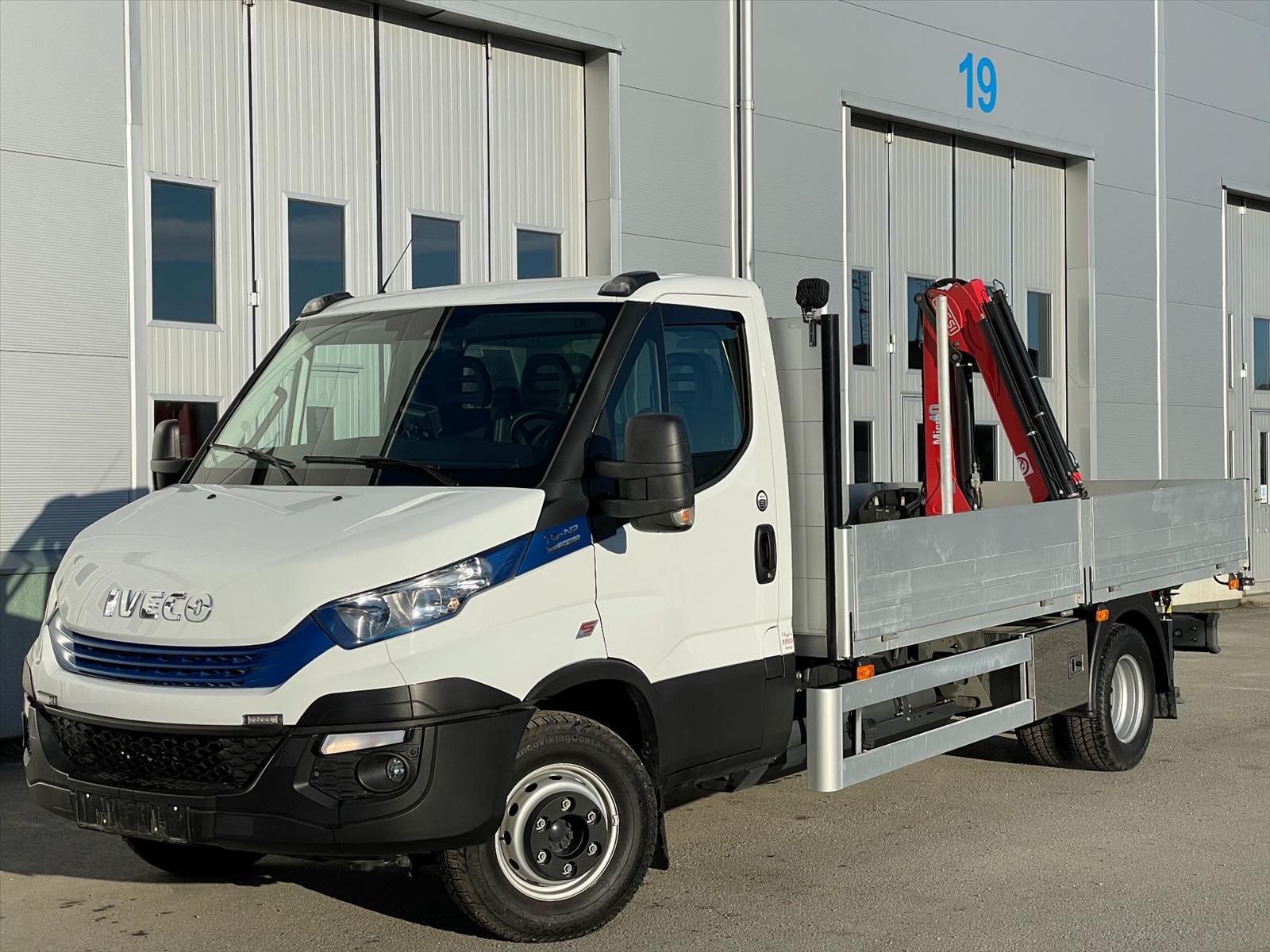 Lastbil Iveco Daily 3.0 CNG HI-MATIC 7,2T | Fassi kran micro